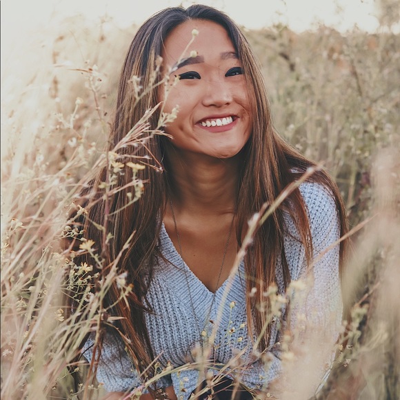 Profile Picture of Jinglei Horchler (@jingleih1998) on Poshmark