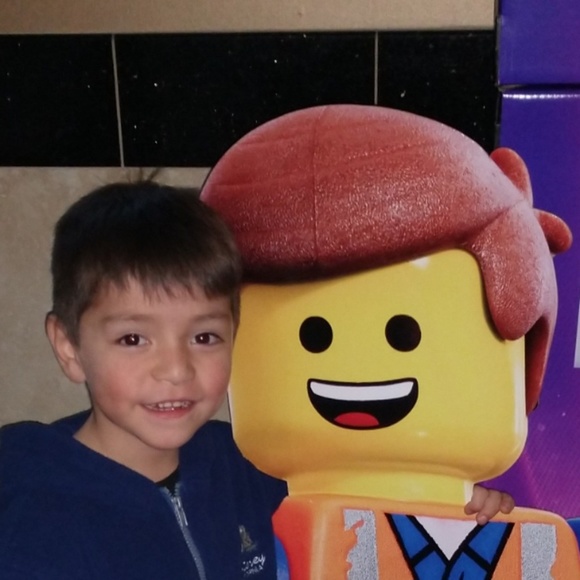 Profile Picture of Daniel Avelar (@danielavelar) on Poshmark