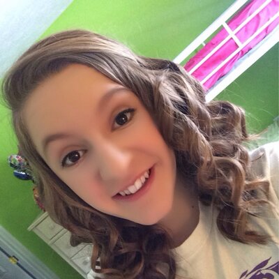 Profile Picture of Elizabeth Embry (@cheerbows12) on Twitter