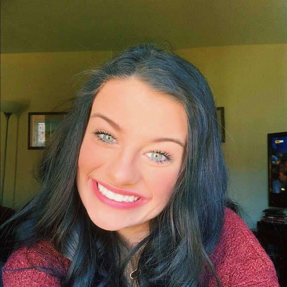 Profile Picture of Chazlyn Curry (@chazlyncurry) on Poshmark