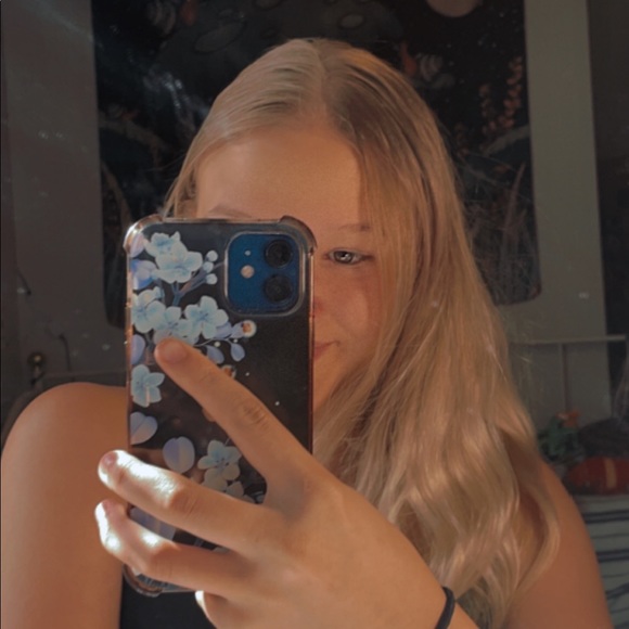 Profile Picture of Rian Brocious (@blondie2202) on Poshmark