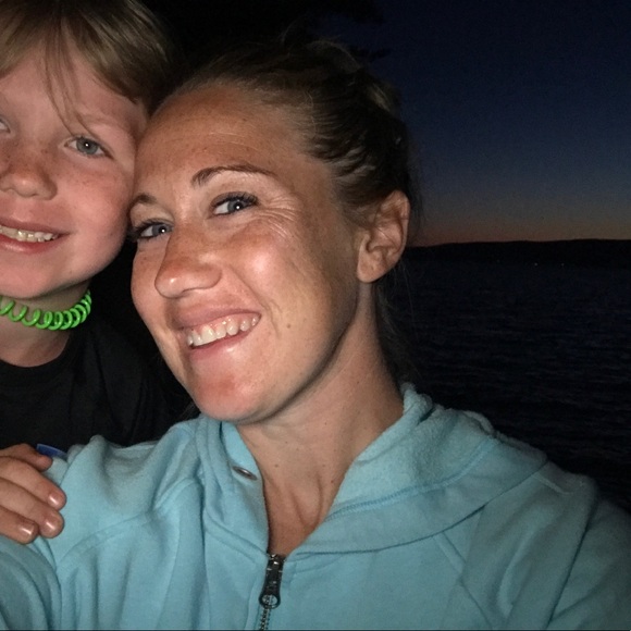 Profile Picture of Sara Fandl (@saralou111811) on Poshmark