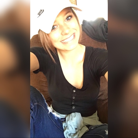 Profile Picture of Rylie Merta (@rylie307) on Poshmark