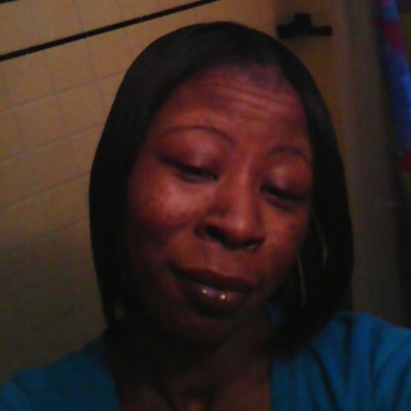 Profile Picture of Icess Singleton (@icess1) on Poshmark