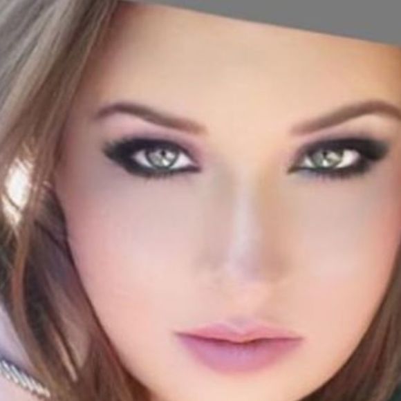 Profile Picture of Cassandra Buskill (@cbuskill82) on Poshmark