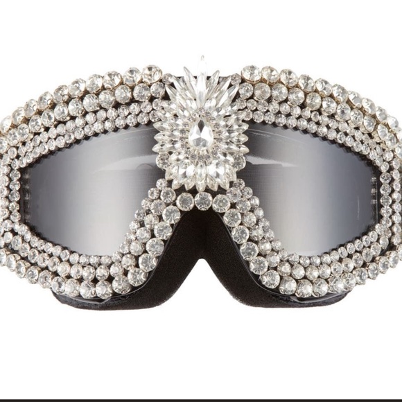 Profile Picture of Mara Eichelmann (@maraeichelmann) on Poshmark