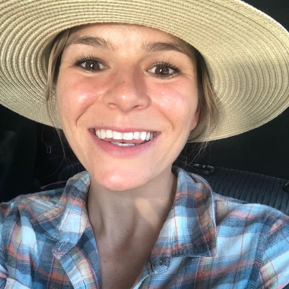 Profile Picture of Tobey Battistone (@tobeybattistone) on Poshmark