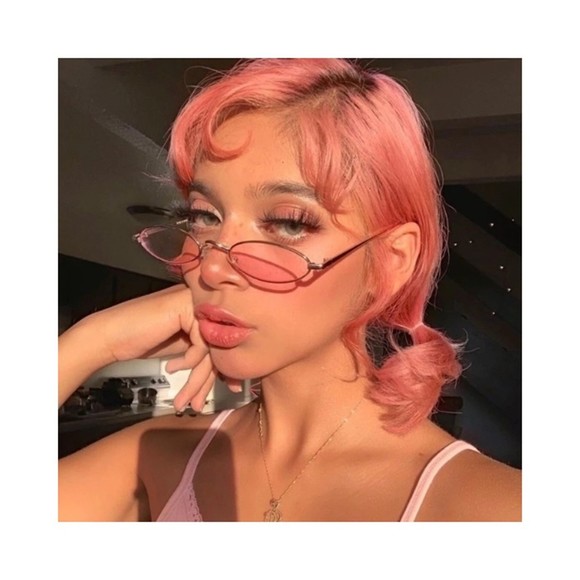 Profile Picture of Annabelle Keats (@grpdevstka) on Poshmark
