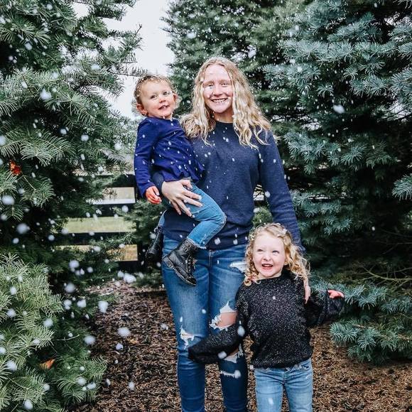 Profile Picture of Chloe Cordial (@chloecordial2) on Poshmark