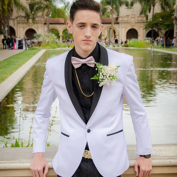 Profile Picture of Alexander Cuevas-bowden (@alexcb) on Poshmark