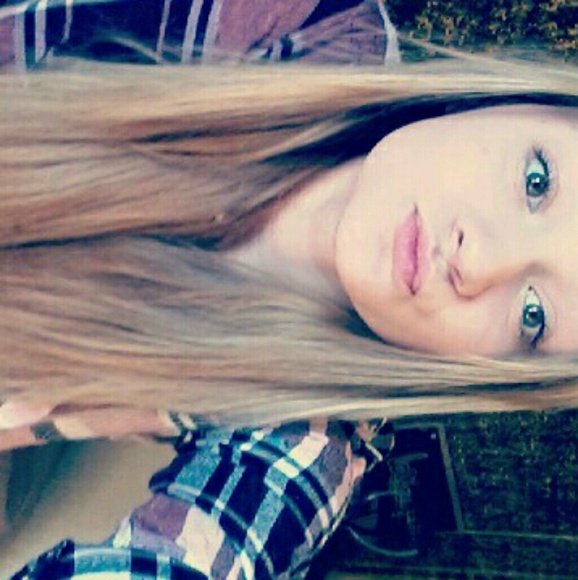 Profile Picture of Brianna Garney (@brianna_garney) on Poshmark