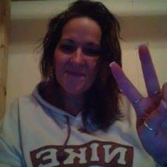 Profile Picture of Tiffany Bunzey (@tbunzey) on Poshmark