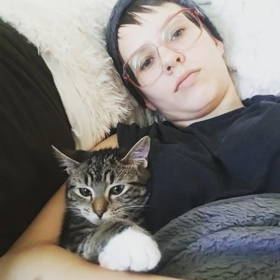 Profile Picture of Amanda Buckle (@noshutupnlisten) on Twitter