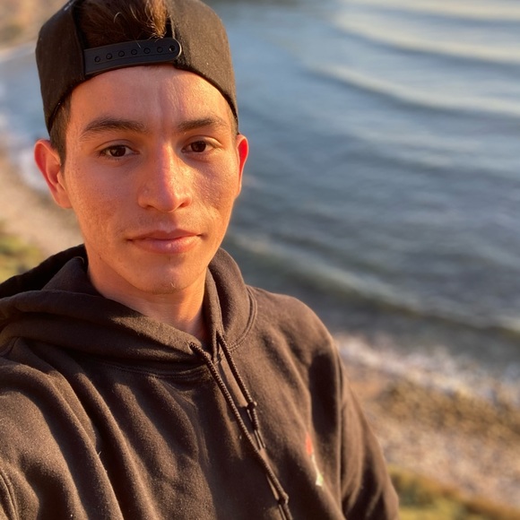 Profile Picture of Mario Bermudez (@mariobermude888) on Poshmark