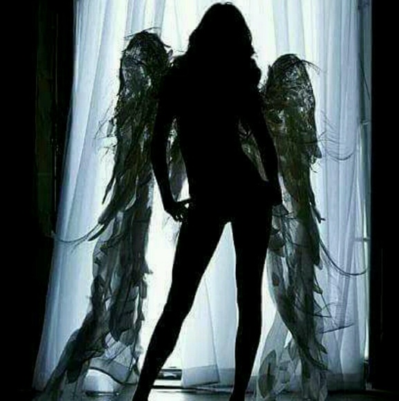 Profile Picture of Shell Nottelling (@shellnottelling) on Poshmark