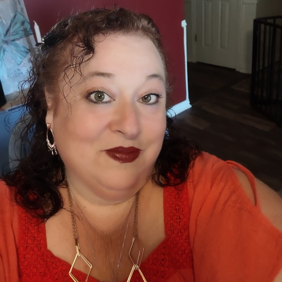 Profile Picture of Jennifer Akullian cuzdey (@jenniferakullia) on Poshmark