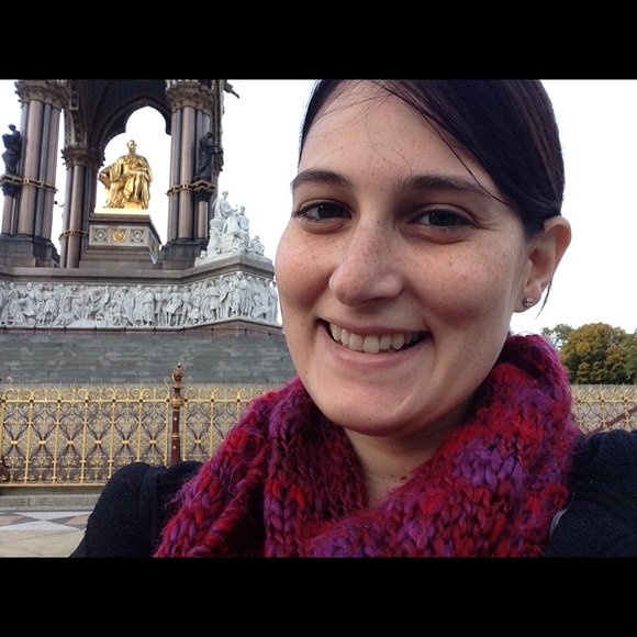 Profile Picture of Melanie Simas (@msimas7) on Poshmark