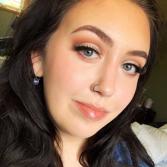 Profile Picture of Gabrielle Hussey (@gabriellehussey) on Poshmark