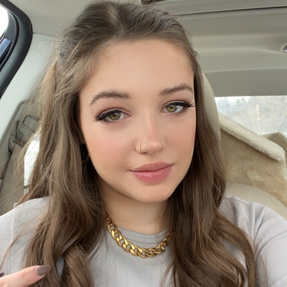 Profile Picture of Samantha Macchioni (@sam_macchioni) on Poshmark