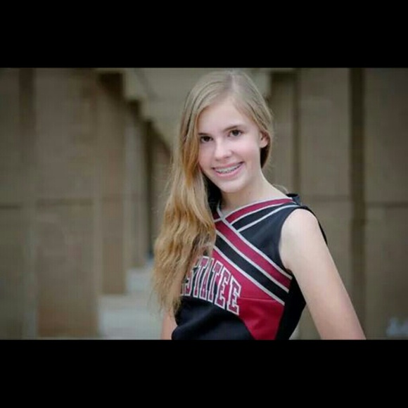 Profile Picture of Julia Steigerwalt (@julia_renee15) on Poshmark