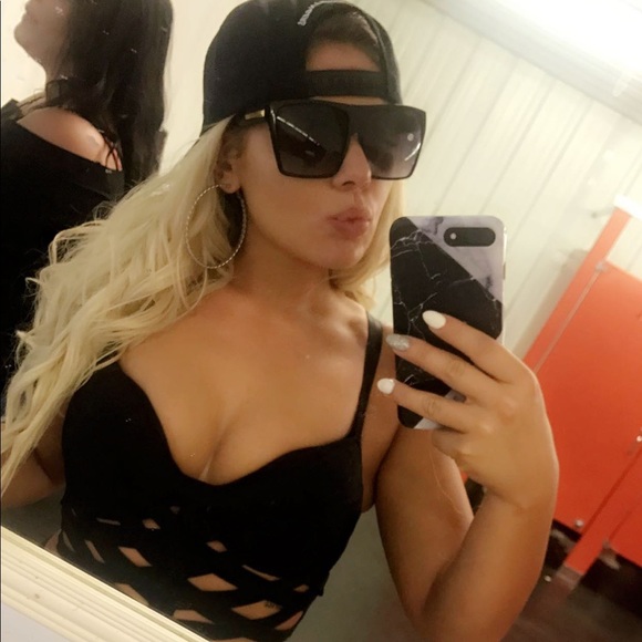 Profile Picture of Tiffany Deciutiis (@tiiffanyyy_) on Poshmark