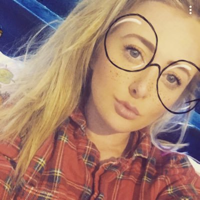 Profile Picture of Leah Ellis (@leahhellis) on Twitter