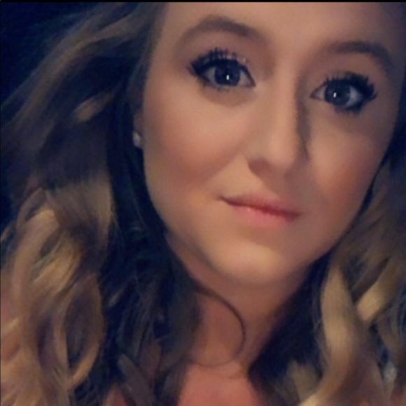 Profile Picture of Brandi Chovanec (@bcho25) on Poshmark