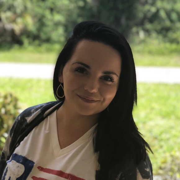 Profile Picture of Kate Mccormack (@katemccormack) on Poshmark