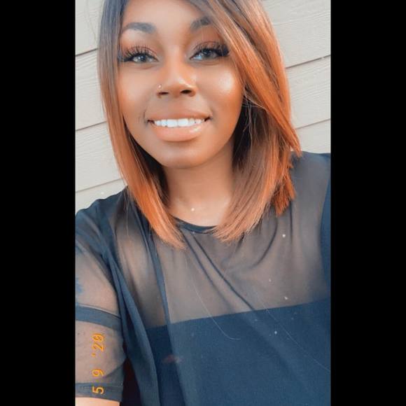 Profile Picture of Taylor Baxter (@xtaebae) on Poshmark