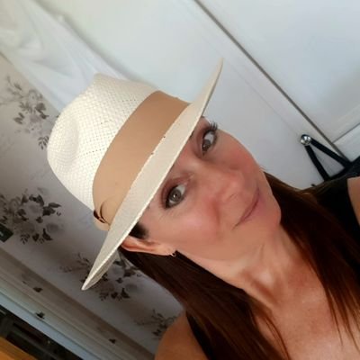 Profile Picture of Vicky Stratton (@TallylovesLola) on Twitter