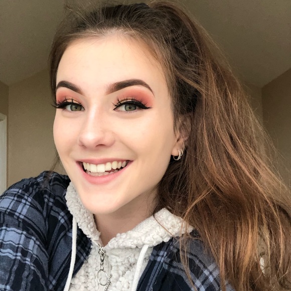 Profile Picture of Paige Duhaime (@paigeyw) on Poshmark
