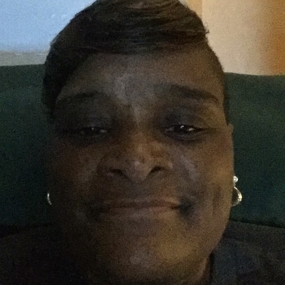 Profile Photo of Joyce Green (@joycegreen2) on Poshmark