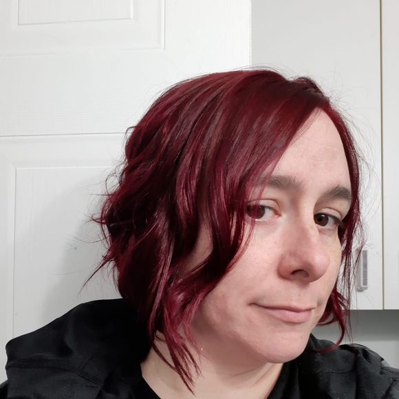 Profile Picture of Jennifer Gagnon (@jennjennwastake) on Poshmark