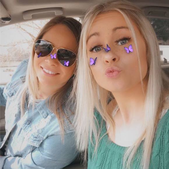 Profile Picture of Kara huber Schultz (@karaschultz1982) on Poshmark