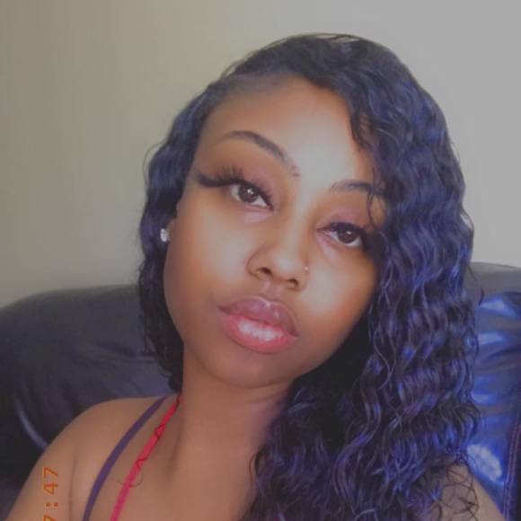 Profile Picture of Andranese Kalashnikova (@tiara7596) on Poshmark