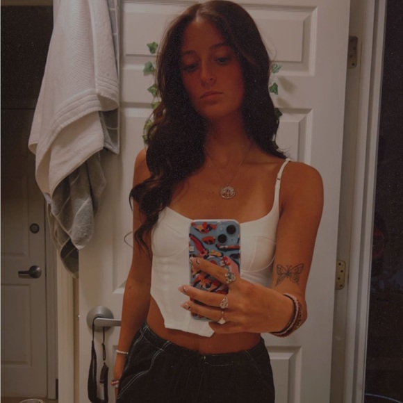 Profile Picture of Taylor Kernahan (@taylorkernahan) on Poshmark