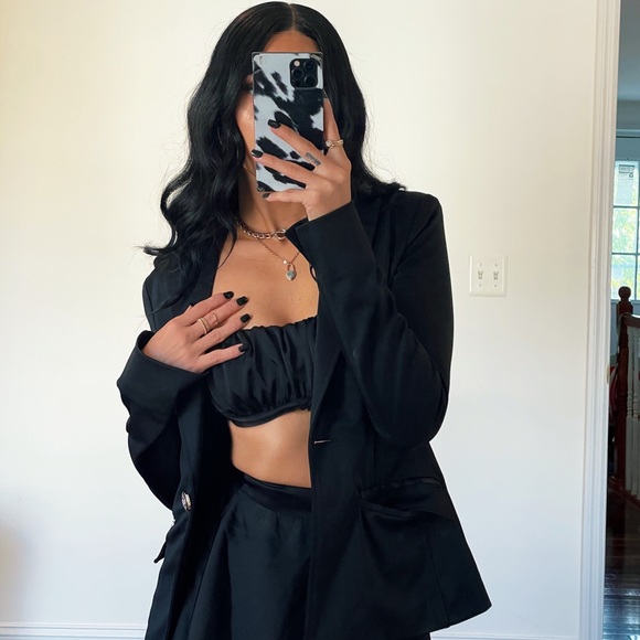 Profile Picture of Allison Hollinger (@allisonhollinge) on Poshmark