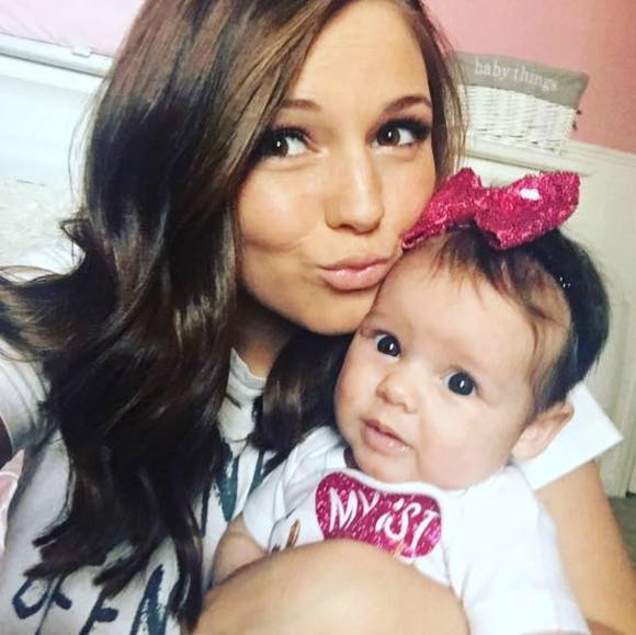 Profile Picture of Andrea Bayko (@ayee_bayko) on Poshmark