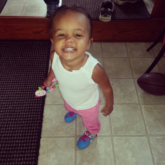 Profile Picture of Kellsie Rivas (@kellsierae) on Poshmark