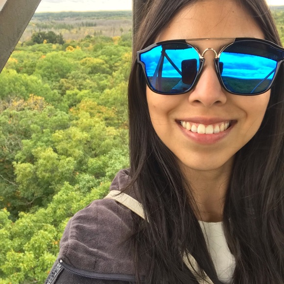 Profile Picture of Michelle Jaramillo (@michelle_jar) on Poshmark