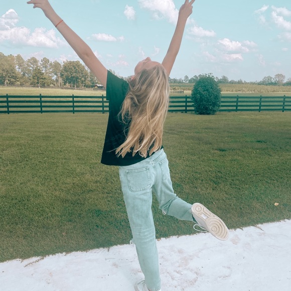 Profile Picture of Sassy Neuman (@sassy_neuman) on Poshmark