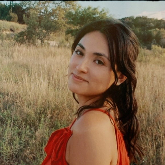 Profile Picture of Bianca Zaragoza (@biancagillen) on Poshmark