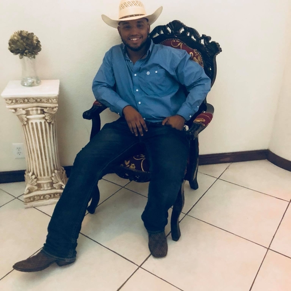 Profile Picture of Peter Ruiz (@ogpete) on Poshmark