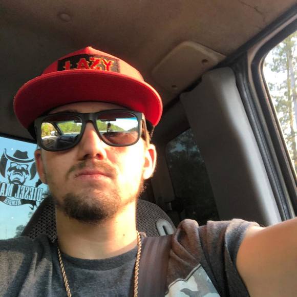 Profile Picture of Bubba Dyer (@iradyer10) on Poshmark