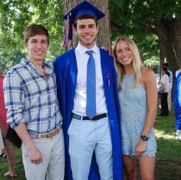 Profile Picture of Aaron Strauss (@astrauss34) on Poshmark