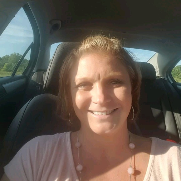 Profile Picture of Shauna Halphen (@lilmiss01) on Poshmark