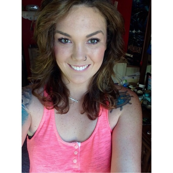 Profile Picture of Noelle Graham (@noelle_elena) on Poshmark