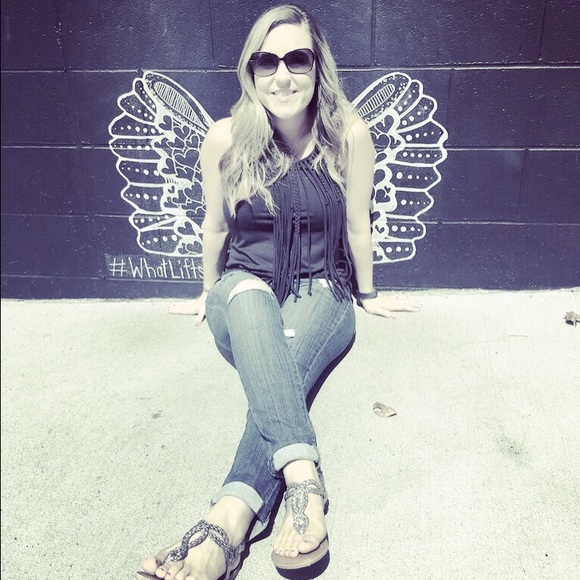 Profile Picture of Raquel Huntemann (@roxhunt20) on Poshmark