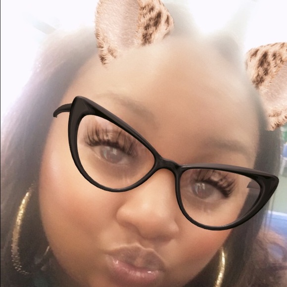 Profile Picture of Kimberly Hackett (@sexybrown03) on Poshmark