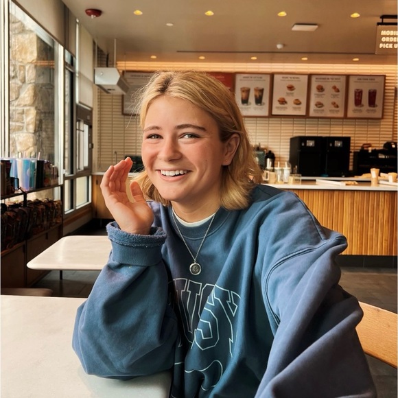 Profile Picture of Avery Stout (@averystout) on Poshmark